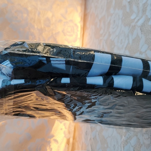 Zebra print Bean Pot Tote, insulated. New. Not personalized. Solid black top. - Picture 9 of 10